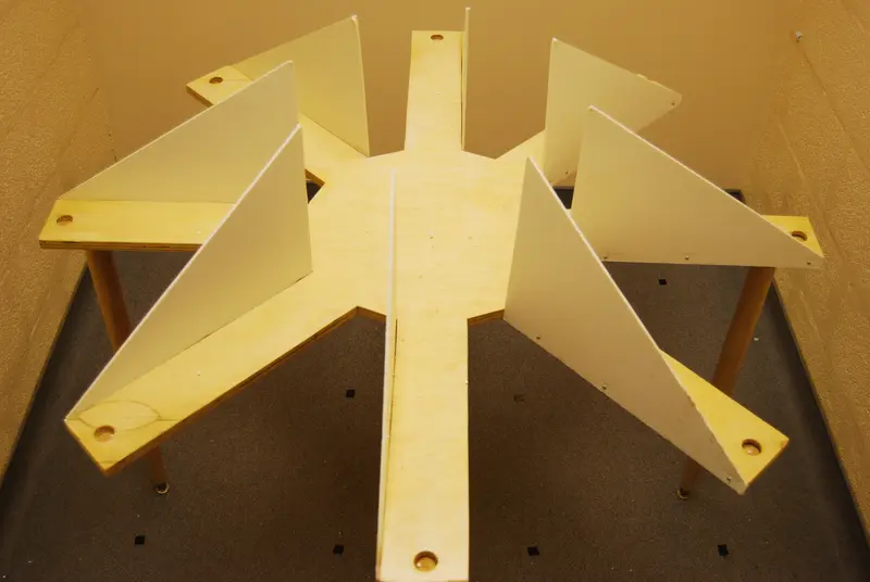 Eight-arm radial maze seen from above in a testing room